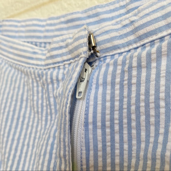 Liz Claiborne Light Blue and White Striped Crops - Picture 3 of 5